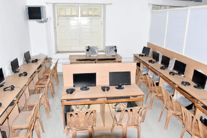 Dr Indirabai Bhaskarrao Mahila Kala Mahavidyala campus in Aurangabad, Maharashtra, India — photo 3