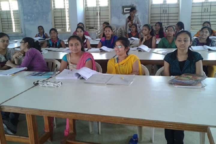 Smt Motiben Jadavjibhai Malani Education and Cheritable Trust Shree Mahila College campus in Rajkot, Gujarat, India — photo 2