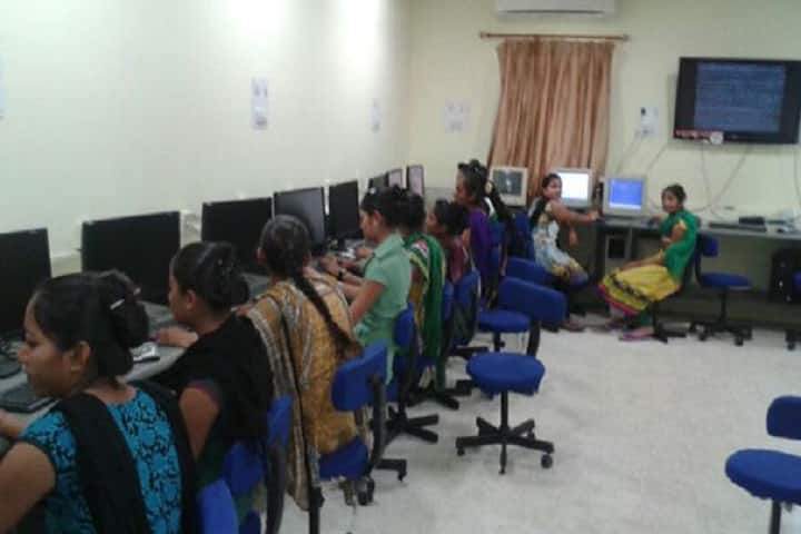 Smt Motiben Jadavjibhai Malani Education and Cheritable Trust Shree Mahila College campus in Rajkot, Gujarat, India — photo 4