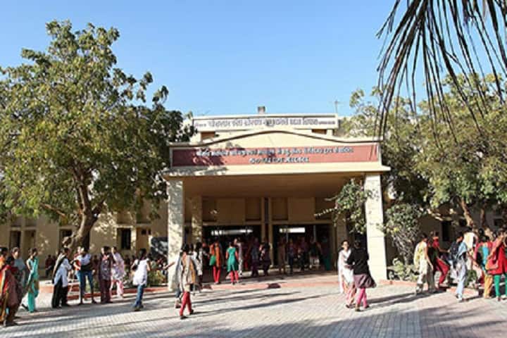 Smt Motiben Jadavjibhai Malani Education and Cheritable Trust Shree Mahila College campus in Rajkot, Gujarat, India — photo 5