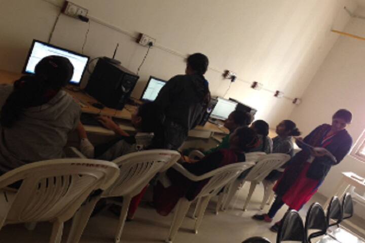 Shree Kokilaben Karsanbhai Patel Girls Science College campus in Mehsana, Gujarat, India — photo 5