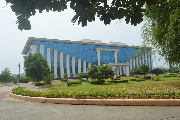 Laxmi Institute of Architecture campus in Vapi, Gujarat, India — photo 1