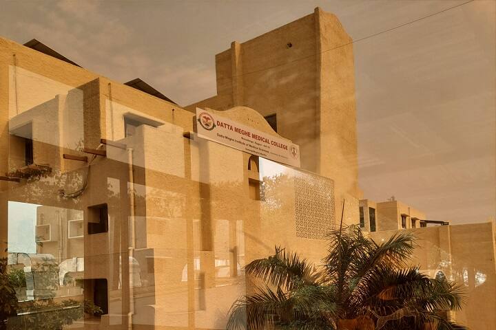 Datta Meghe Medical College campus in Nagpur, Maharashtra, India — photo 1