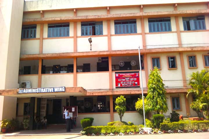 Dr Ambedkar College campus in Nagpur, Maharashtra, India — photo 2