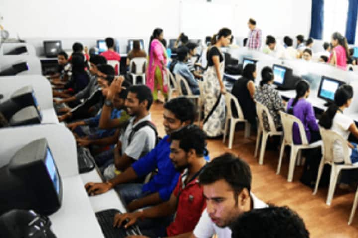 Dr Ambedkar College campus in Nagpur, Maharashtra, India — photo 4