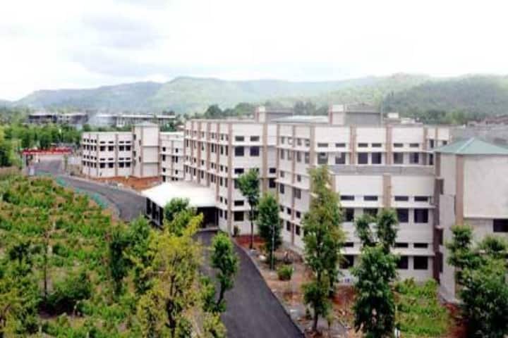 BKL Walawalkar Rural Medical College campus in Ratnagiri, Maharashtra, India — photo 1