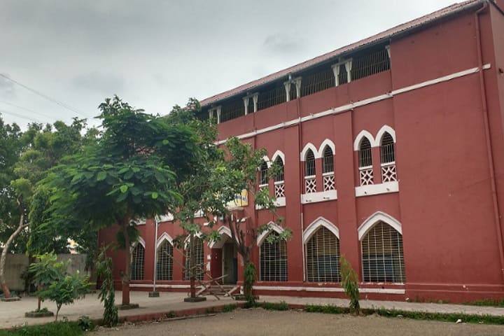Shri Pankaj Kapadia Sarvajanik College of Performing Arts, Surat campus in Surat, Gujarat, India