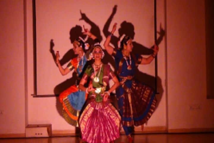 Shri Pankaj Kapadia Sarvajanik College of Performing Arts campus in Surat, Gujarat, India — photo 3