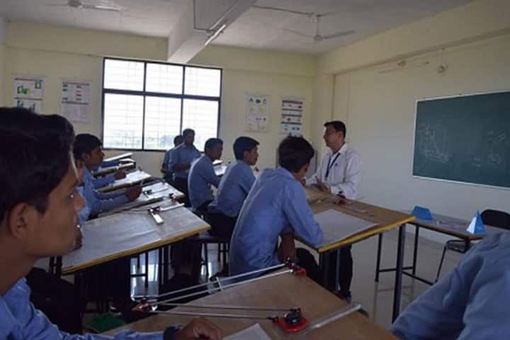 Sant Tukaram Polytechnic campus in Induri, Maharashtra, India — photo 2