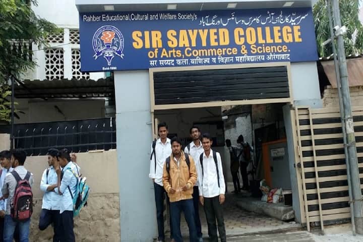 Sir Sayyed College of Arts campus in Aurangabad, Maharashtra, India — photo 1