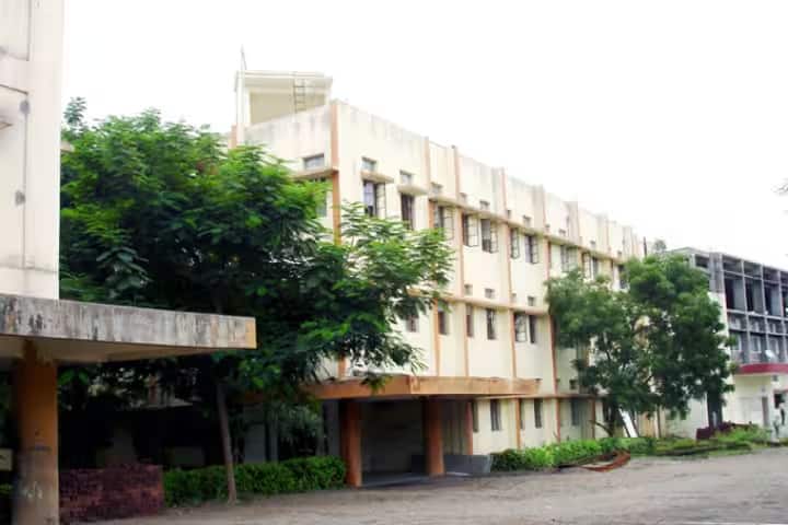Annasaheb Chudaman Patil Memorial Medical College and Hospital campus in Dhule, Maharashtra, India — photo 1