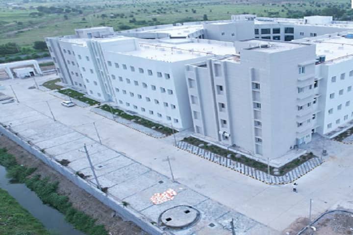 Sunderlal Patwa Government Medical College campus in Mandsaur, Madhya Pradesh, India — photo 2