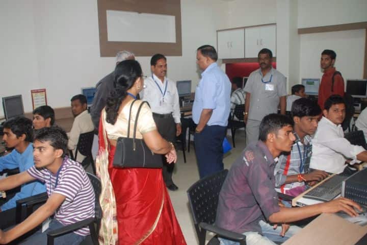 Annasaheb Magar College campus in Pune, Maharashtra, India — photo 2