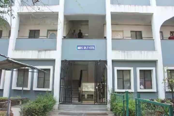 MCE Society's Abeda Inamdar Senior College of Arts Science and Commerce campus in Pune, Maharashtra, India — photo 5