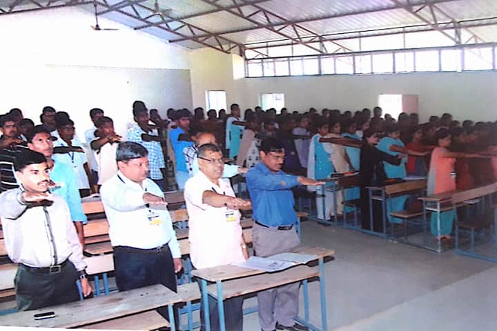 Chandrabai Shantappa Shendure College campus in Hupari, Maharashtra, India — photo 2