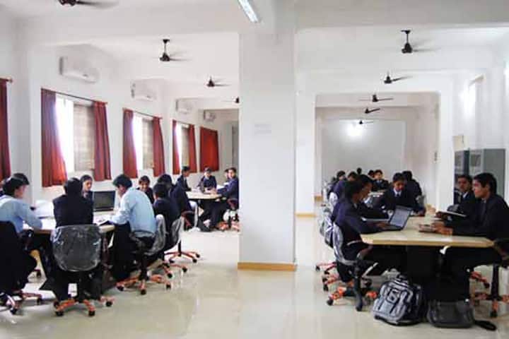 PR Pote College of Engineering and Management campus in Amravati, Maharashtra, India — photo 6