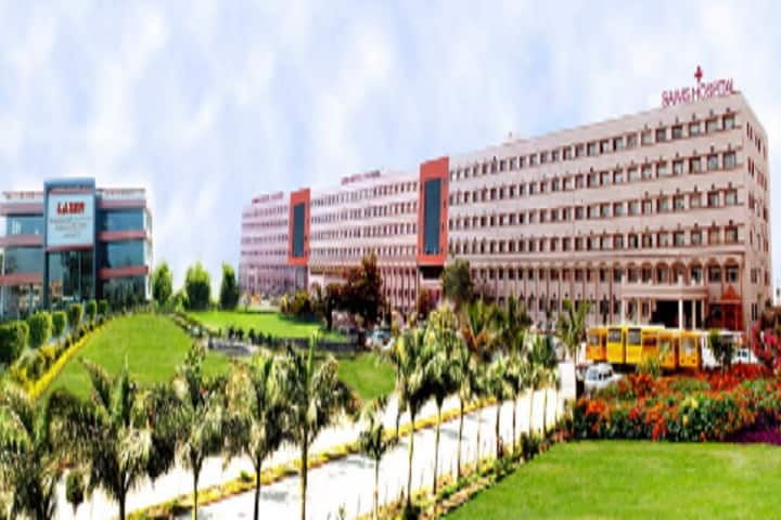 Sri Aurobindo Medical College and Postgraduate Institute campus in Bhawrasla, Madhya Pradesh, India — photo 1