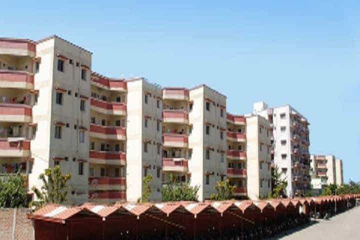 Sri Aurobindo Medical College and Postgraduate Institute campus in Bhawrasla, Madhya Pradesh, India — photo 3