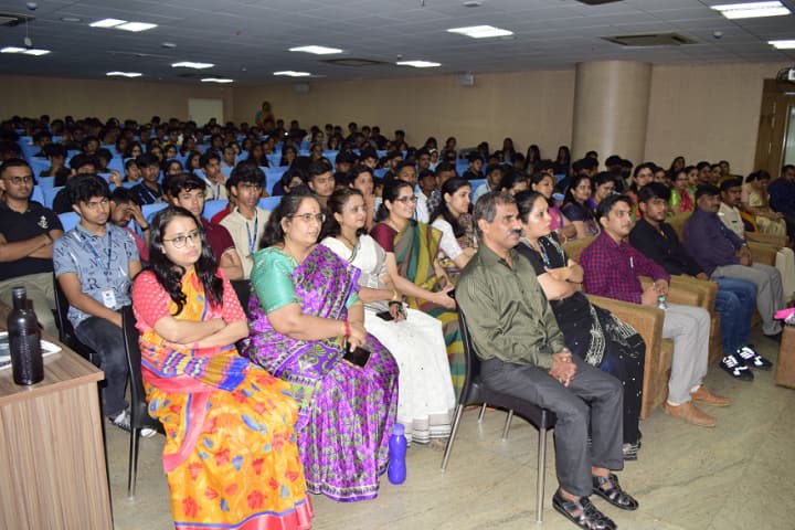 Sri Bhagwan Mahaveer Jain College campus in Bangalore, Karnataka, India — photo 2