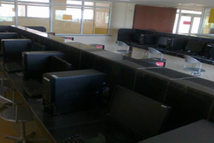 CU Shah College of Master of Computer Application campus in Surendranagar, Gujarat, India — photo 4