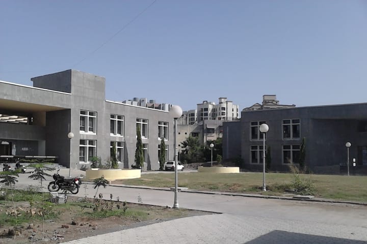 Dr S and SS Ghandhy Government Engineering College campus in Surat, Gujarat, India — photo 1