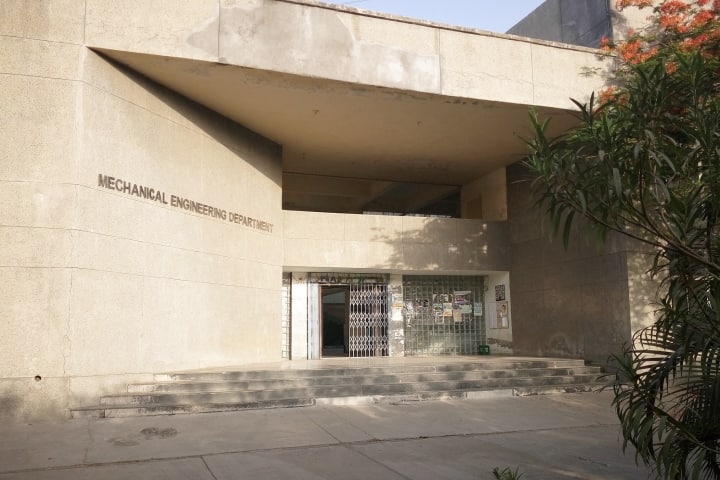 Dr S and SS Ghandhy Government Engineering College campus in Surat, Gujarat, India — photo 2