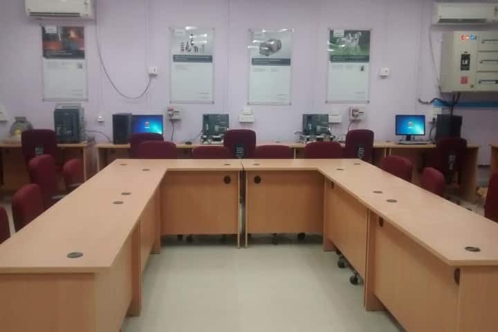 Dr S and SS Ghandhy Government Engineering College campus in Surat, Gujarat, India — photo 4