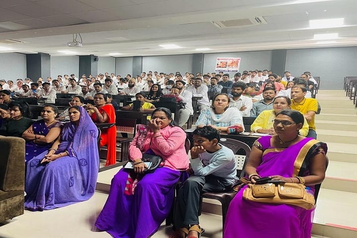 LNCT Medical College and Sewakunj Hospital campus in Indore, Madhya Pradesh, India — photo 2