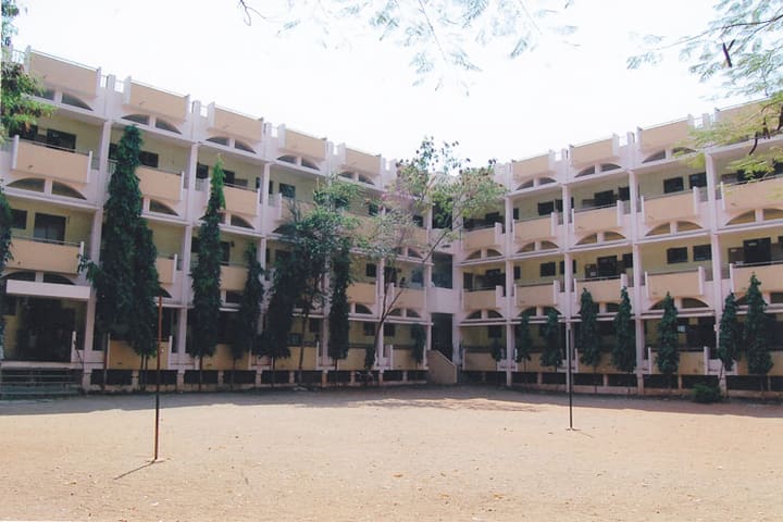Gandhi Natha Rangaji Homoeopathic Medical College campus in Solapur, Maharashtra, India — photo 1