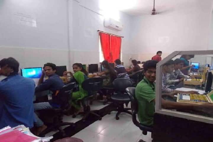 Pragati College of Arts and Commerce campus in Thane, Maharashtra, India — photo 4