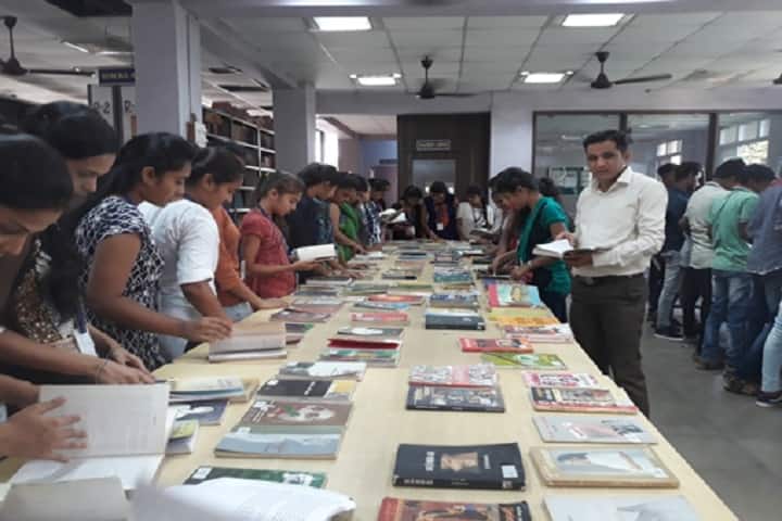 Pragati College of Arts and Commerce campus in Thane, Maharashtra, India — photo 6