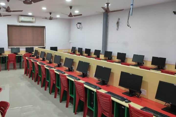 Guru Nanak College of Arts campus in Mumbai, Maharashtra, India — photo 5