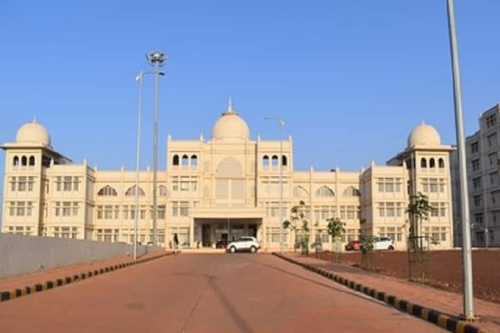 Shrimant Rajmata Vijayaraje Scindia Medical College campus in Shivpuri, Madhya Pradesh, India — photo 1