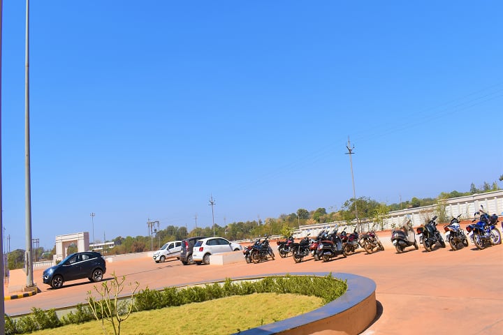 Shrimant Rajmata Vijayaraje Scindia Medical College campus in Shivpuri, Madhya Pradesh, India — photo 2