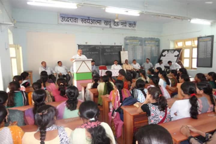MD Palesha Commerce College campus in Dhule, Maharashtra, India — photo 3