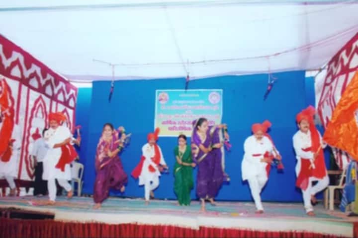 MD Palesha Commerce College campus in Dhule, Maharashtra, India — photo 4