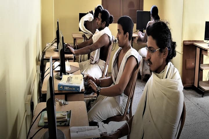 Sri Ahobila Math Adarsh Sanskrit Mahavidyalaya campus in Chengalpattu, Tamil Nadu, India — photo 5