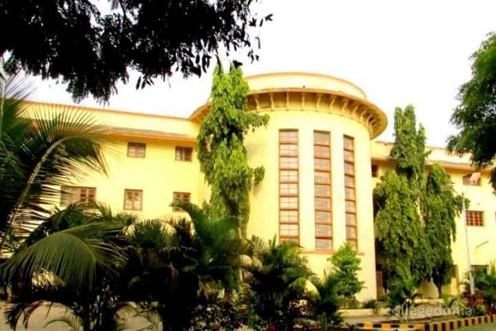 DAV Velankar College of Commerce campus in Solapur, Maharashtra, India — photo 1