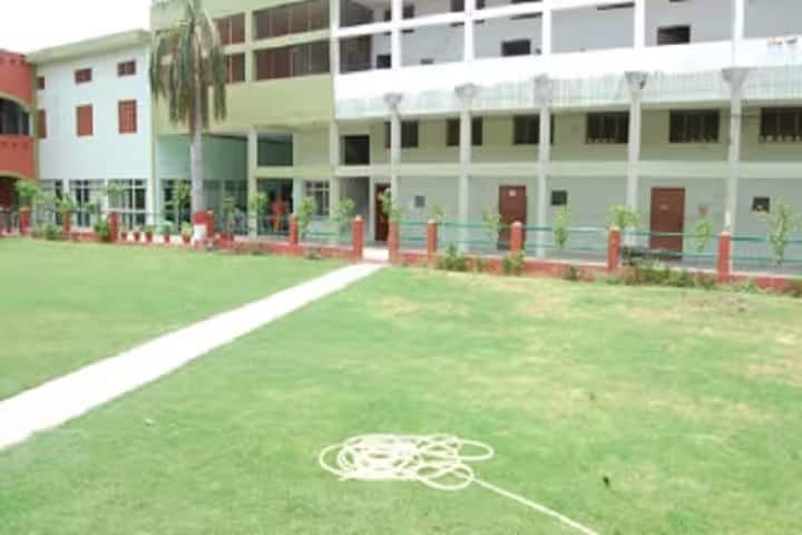 Vaish Girls College campus in Panipat, Haryana, India — photo 1