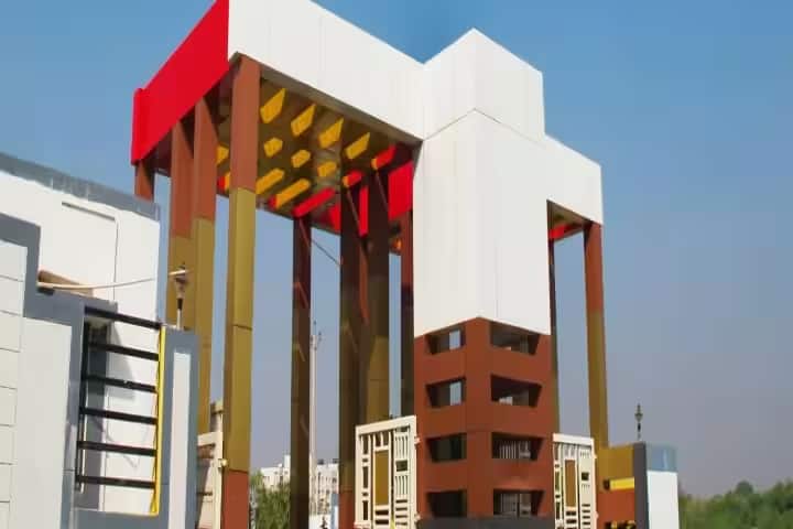Government Medical College campus in Datia, Madhya Pradesh, India — photo 2
