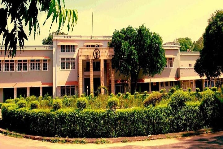 Gajra Raja Medical College campus in Gwalior, Madhya Pradesh, India — photo 1