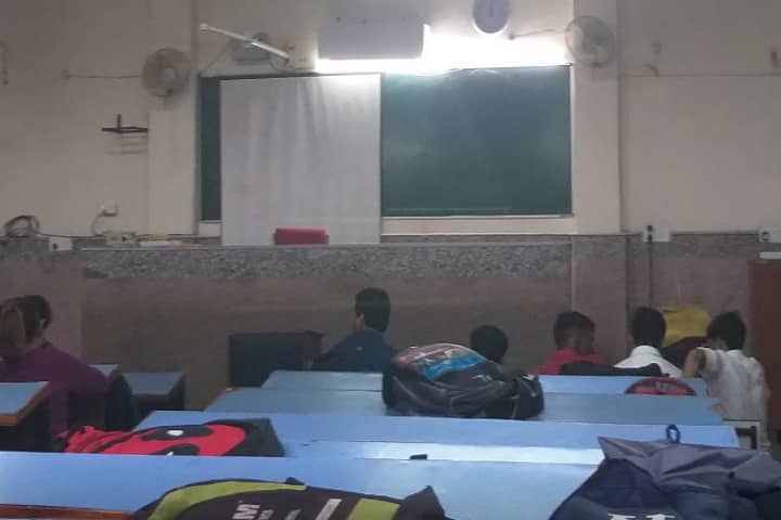 Gajra Raja Medical College campus in Gwalior, Madhya Pradesh, India — photo 2