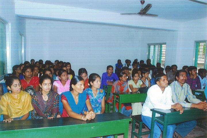 Maharaja Madakarinayaka First Grade College for Arts and Commerce campus in Chitradurga, Karnataka, India — photo 4