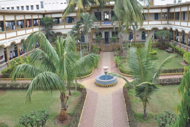 BVV Sangha's Basaveshwar Arts College campus in Bagalkot, Karnataka, India — photo 4