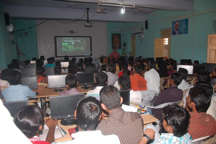 Sharadopasak Shikshan Sanstha Aurad Shaha Sanchalit Master Deenanath Mangeshkar Mahavidyalaya campus in Latur, Maharashtra, India — photo 2