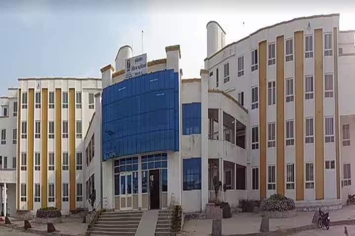Bundelkhand Medical College campus in Sagar, Madhya Pradesh, India — photo 1