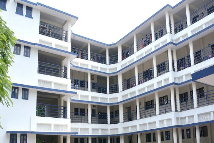 Shree Tulsibhai Ranchhodbhai Tanti M Sc IT and CA Mahila College campus in Amreli, Gujarat, India — photo 1