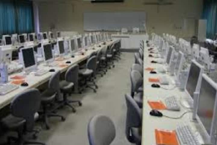 Shree Tulsibhai Ranchhodbhai Tanti M Sc IT and CA Mahila College campus in Amreli, Gujarat, India — photo 2