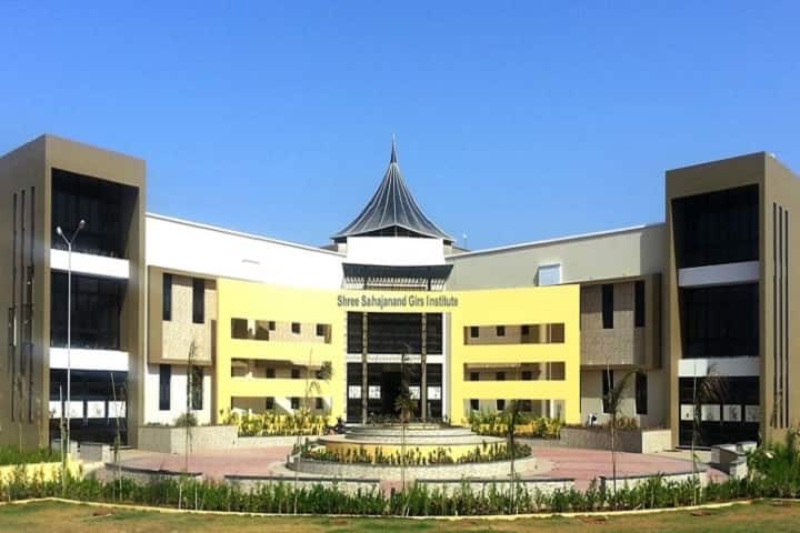 Shree Sahjanand Girls Institute campus in Bhuj, Gujarat, India — photo 1