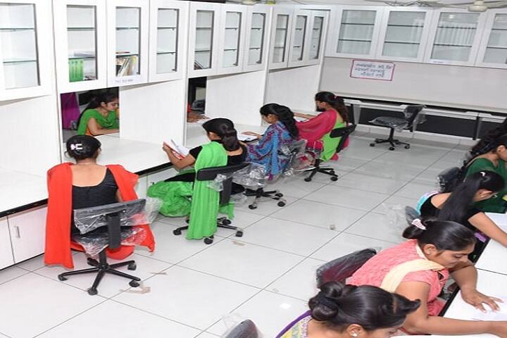 Shree Sahjanand Girls Institute campus in Bhuj, Gujarat, India — photo 6